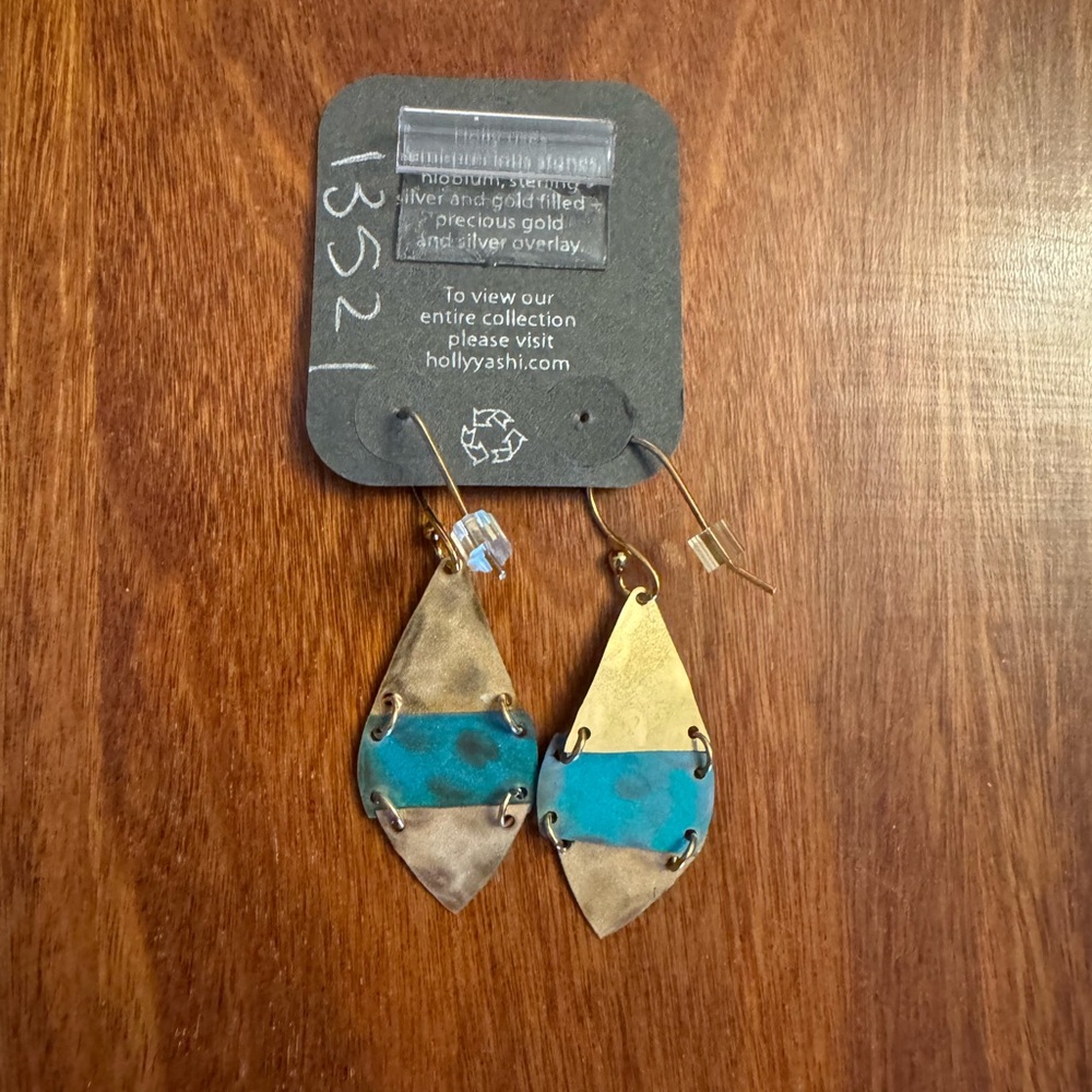 Holly Yashi Riverwind Earrings - Picture 2 of 2